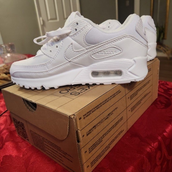 Nike women's  NEW SIZE 6 💫💥💯 - Picture 6 of 7